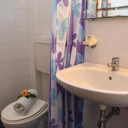 Apartment Spacious Studio Just 150m To The Beach