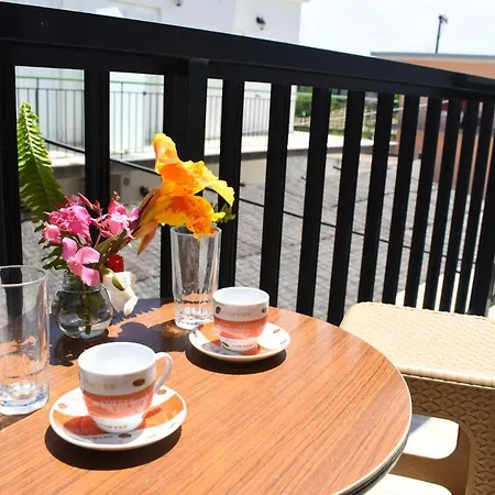 Spacious Studio Just 150m To The Beach 아파트 *