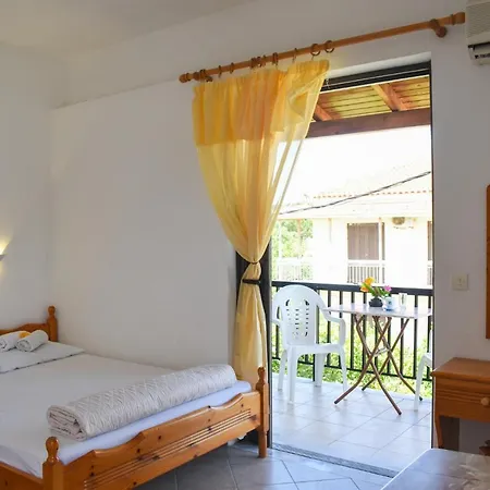Spacious Studio Just 150m To The Beach Finikounda