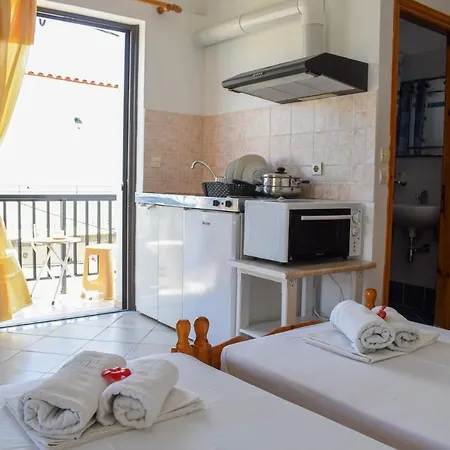 아파트 Spacious Studio Just 150m To The Beach 피니코운타