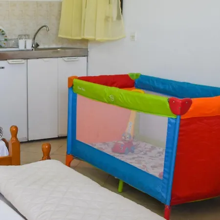 Spacious Studio Just 150m To The Beach Apartment